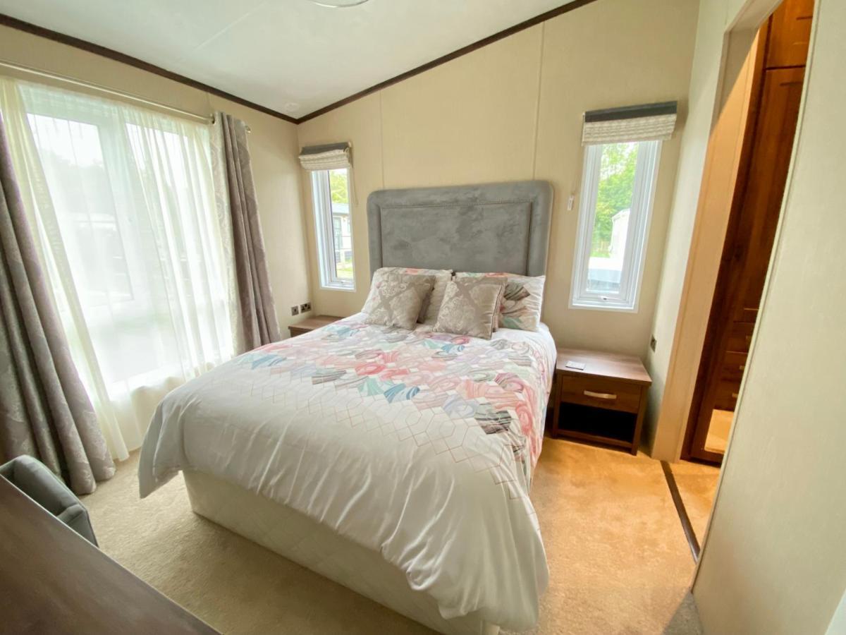 Wildflower, Premium Plus Hot Tub Lodge Южен Сърни Екстериор снимка